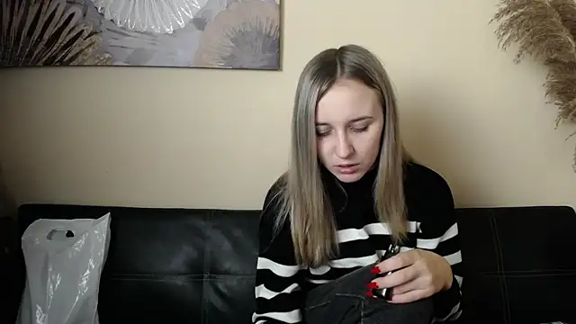  Nicole new online show from November 6, 2025, 2:21 pm