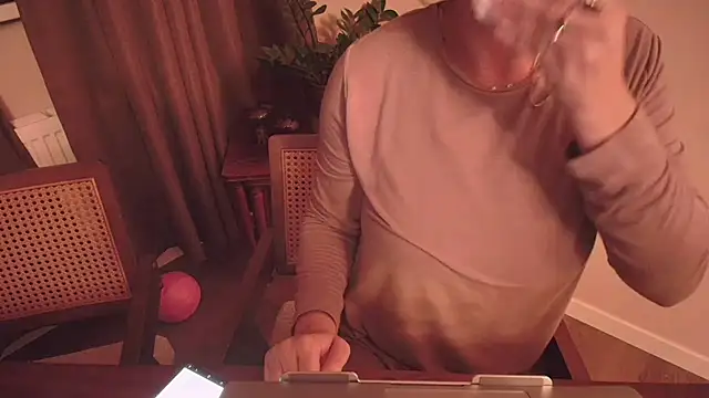 Nina24 online show from October 13, 2025, 7:15 pm