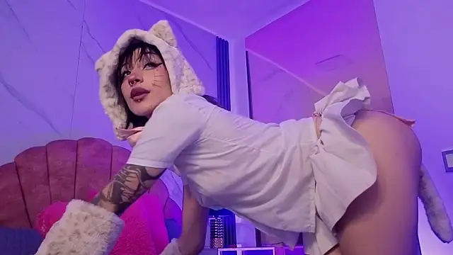 Layla Cullen online show from October 18, 2025, 7:49 pm