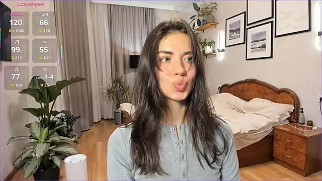 NicoleLuv online show from September 16, 2025, 6:53 pm