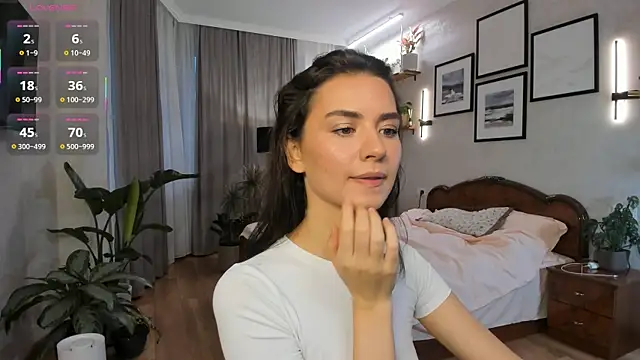 NicoleLuv online show from October 29, 2025, 1:10 pm