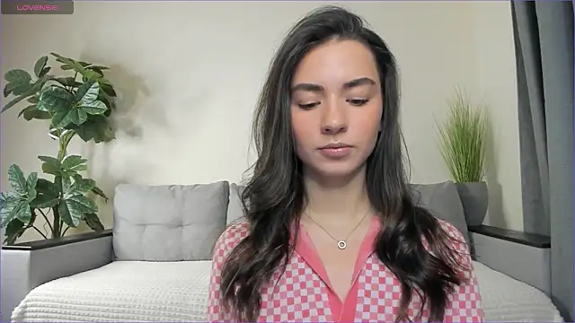 NicoleLuv online show from February 6, 2025, 1:10 pm