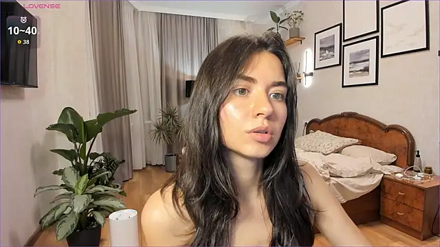 NicoleLuv online show from September 17, 2025, 7:05 pm