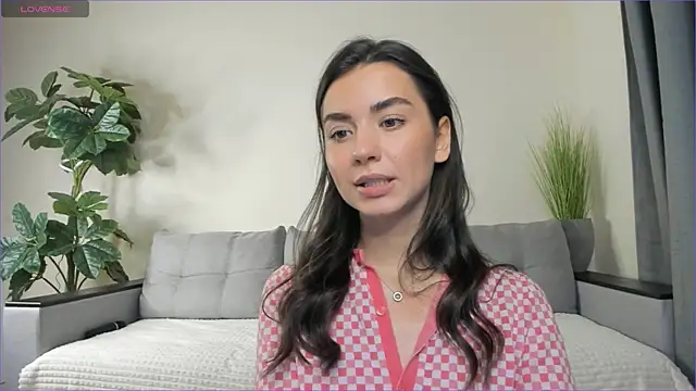 NicoleLuv online show from February 3, 2025, 4:10 pm