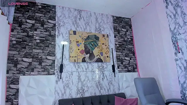 Snapshot of Queen_Cuarxxo chatting on January 8, 2026, 12:05 am Queen Cuarxxo online show from January 8, 2026, 12:05 am