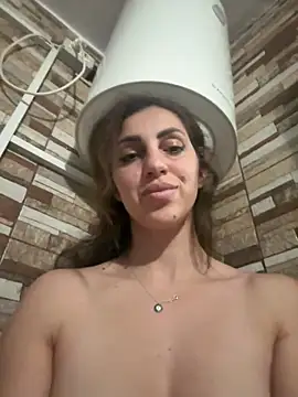 Snapshot of EmaSkyes chatting on October 1, 2025, 6:34 pm EmaSkyes online show from October 1, 2025, 6:34 pm