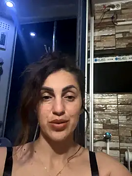 Snapshot of EmaSkyes chatting on November 7, 2025, 7:29 pm EmaSkyes online show from November 7, 2025, 7:29 pm