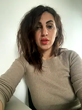 Snapshot of EmaSkyes chatting on October 3, 2025, 7:10 am EmaSkyes online show from October 3, 2025, 7:10 am