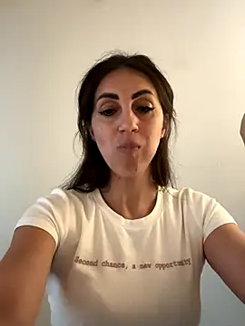 Snapshot of EmaSkyes chatting on September 22, 2025, 10:10 am EmaSkyes online show from September 22, 2025, 10:10 am