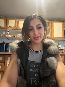 Snapshot of EmaSkyes chatting on September 17, 2025, 4:47 am EmaSkyes online show from September 17, 2025, 4:47 am