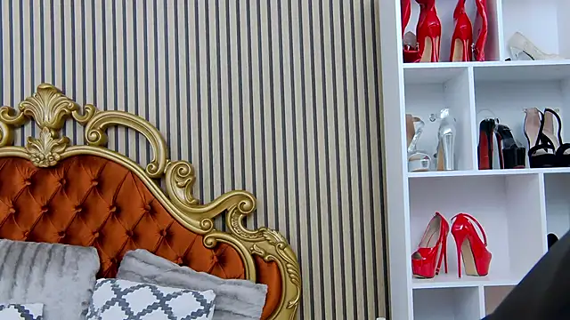 Snapshot of EmaSkyes chatting on September 19, 2025, 7:01 am EmaSkyes online show from September 19, 2025, 7:01 am