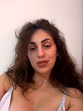 Snapshot of EmaSkyes chatting on October 28, 2025, 7:40 am EmaSkyes online show from October 28, 2025, 7:40 am