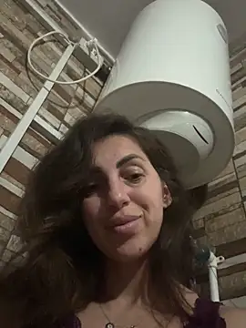 Snapshot of EmaSkyes chatting on September 28, 2025, 6:04 pm EmaSkyes online show from September 28, 2025, 6:04 pm