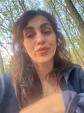 Snapshot of EmaSkyes chatting on October 1, 2025, 6:29 am EmaSkyes online show from October 1, 2025, 6:29 am