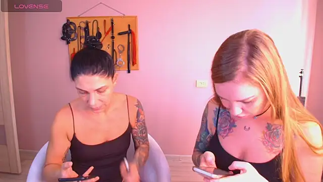 Carrie Moonshine online show from November 4, 2025, 12:20 pm