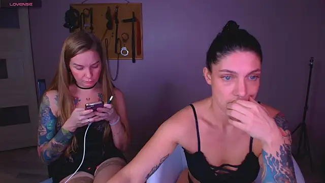 Carrie Moonshine online show from October 23, 2025, 7:01 pm