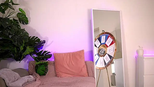 BelleSkye online show from February 25, 2026, 4:12 am