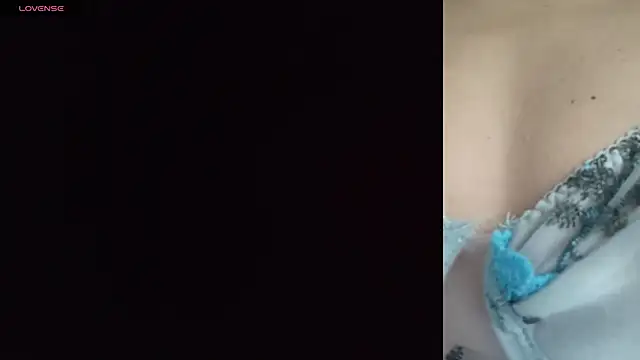 aurelialux online show from November 28, 2025, 8:53 pm