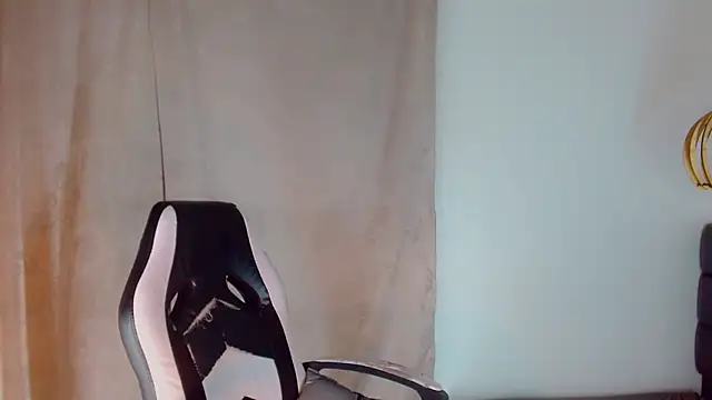 Snapshot of Oriana_braom chatting on February 26, 2025, 6:19 am Oriana braom online show from February 26, 2025, 6:19 am