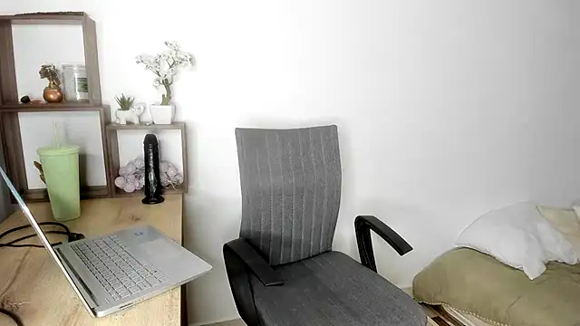 jonmaykolrose online show from October 26, 2025, 3:18 am