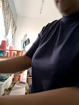 Snapshot of EmpaticBolillo chatting on February 5, 2026, 9:21 pm EmpaticBolillo online show from February 5, 2026, 9:21 pm