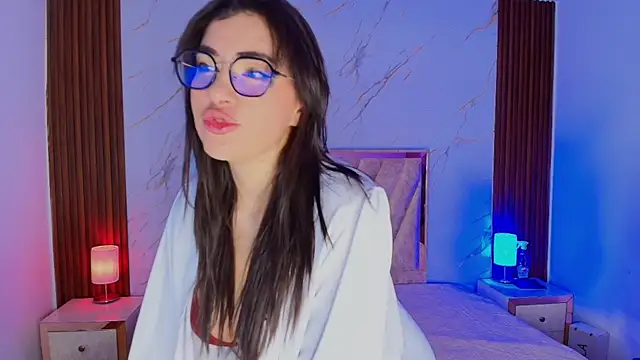 Snapshot of Amelie_saenz chatting on July 10, 2026, 12:05 pm Amelie saenz online show from July 10, 2026, 12:05 pm