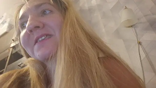 EstrellaWalters online show from October 23, 2025, 1:21 pm