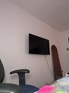 -Naomyy- online show from February 4, 2026, 1:39 pm