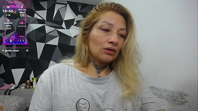 Snapshot of FENIX_LUXURY chatting on November 9, 2025, 11:42 pm FENIX LUXURY online show from November 9, 2025, 11:42 pm