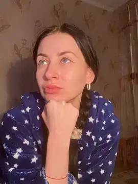 Starry Siren online show from December 19, 2025, 5:04 pm