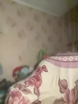 Starry Siren online show from April 24, 2026, 3:47 pm