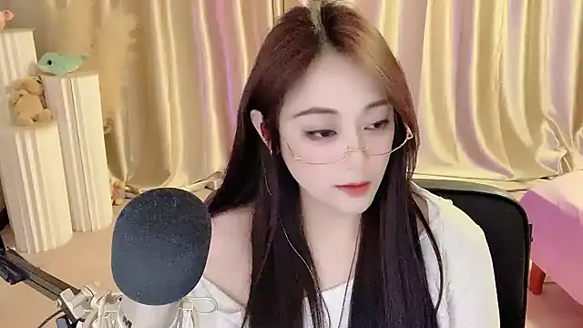 Daisy-77 online show from February 19, 2025, 9:14 pm