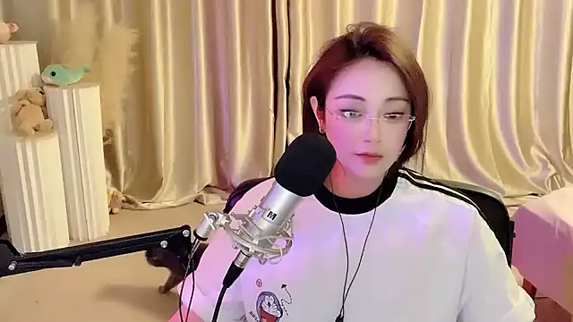 Daisy-77 online show from February 24, 2025, 9:09 pm