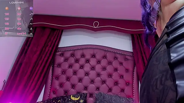 Maddissonlove online show from November 14, 2025, 12:53 pm