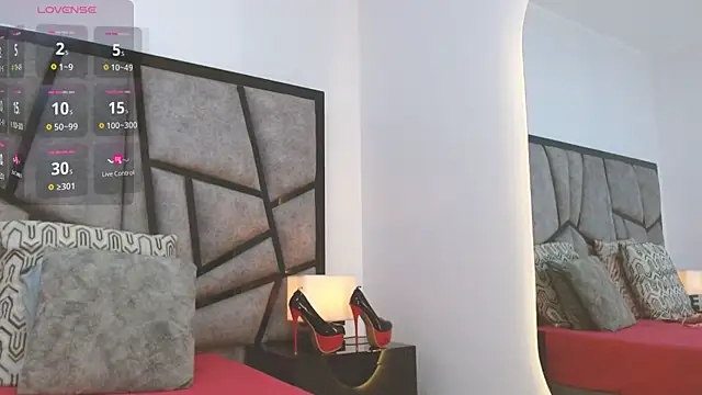 cintia hills online show from December 20, 2025, 4:26 am