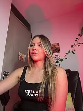 Snapshot of LoolitaBeauty_ chatting on February 27, 2026, 1:28 am LoolitaBeauty online show from February 27, 2026, 1:28 am