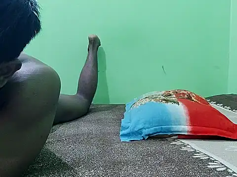 HunkyAriyan online show from October 2, 2025, 6:33 pm