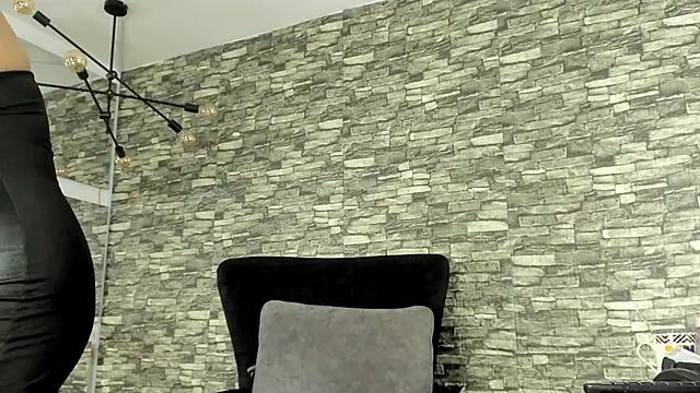 alondrabigtits online show from November 21, 2025, 12:37 pm