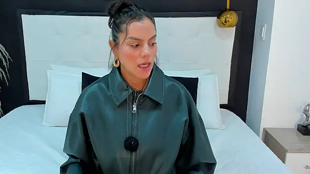 Ada Monroe10 online show from July 23, 2026, 1:52 pm