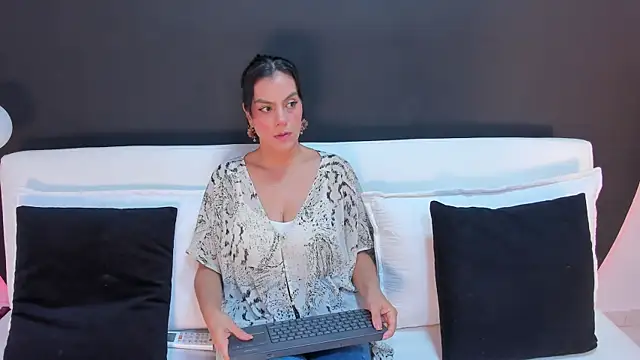 Ada Monroe10 online show from March 31, 2026, 1:35 pm