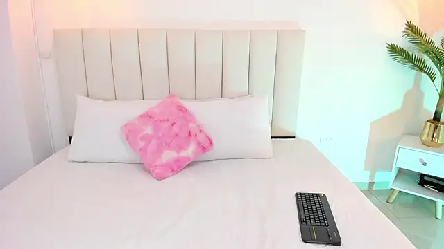 Ada Monroe10 online show from February 20, 2025, 1:40 pm