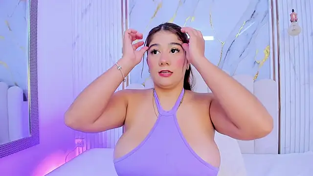 tifanyhills  online show from April 9, 2026, 8:37 pm