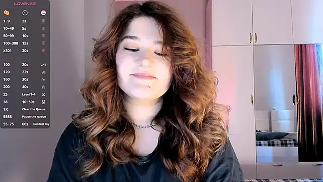 Snapshot of July_Slowdive chatting on January 30, 2025, 9:04 am July Slowdive online show from January 30, 2025, 9:04 am