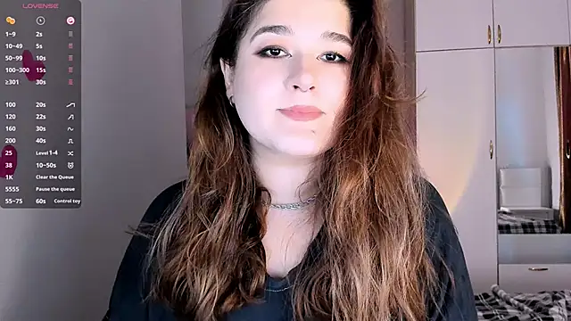 Snapshot of July_Slowdive chatting on February 17, 2025, 9:03 am July Slowdive online show from February 17, 2025, 9:03 am