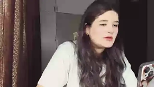 Snapshot of July_Slowdive chatting on November 4, 2025, 1:48 pm July Slowdive online show from November 4, 2025, 1:48 pm