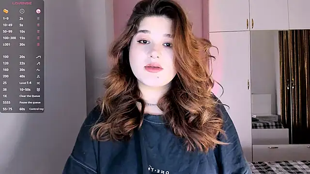 Snapshot of July_Slowdive chatting on February 7, 2025, 4:16 am July Slowdive online show from February 7, 2025, 4:16 am