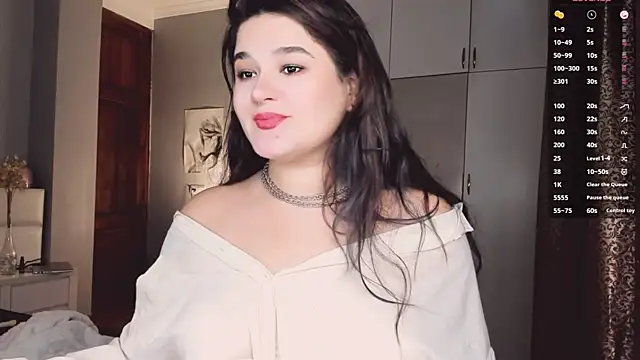 Snapshot of July_Slowdive chatting on November 13, 2025, 6:17 am July Slowdive online show from November 13, 2025, 6:17 am