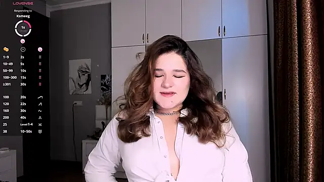 Snapshot of July_Slowdive chatting on March 13, 2025, 2:12 pm July Slowdive online show from March 13, 2025, 2:12 pm