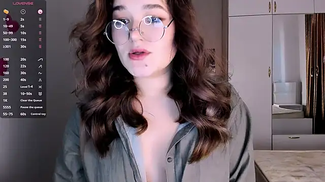 Snapshot of July_Slowdive chatting on February 27, 2025, 1:28 pm July Slowdive online show from February 27, 2025, 1:28 pm