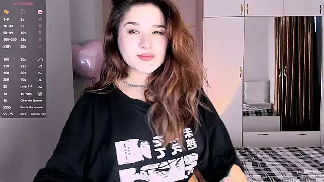 Snapshot of July_Slowdive chatting on February 15, 2025, 2:22 pm July Slowdive online show from February 15, 2025, 2:22 pm